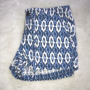 White Gap shorts with blue cheetah print